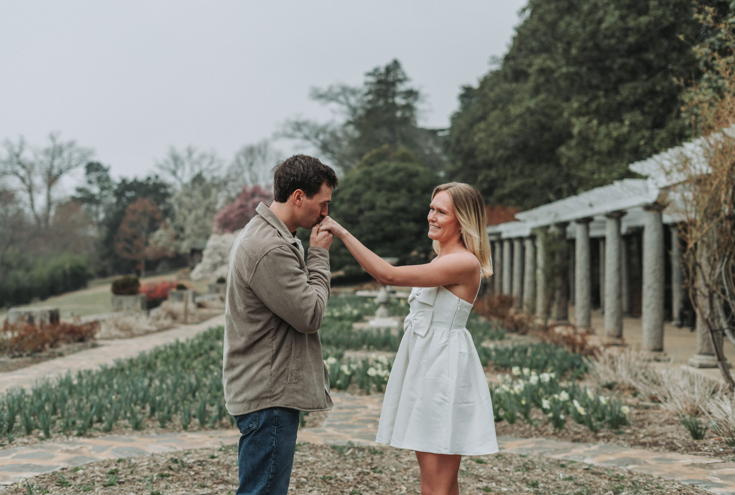 What to wear for engagement photos at Maymont Park in Richmond, Virginia